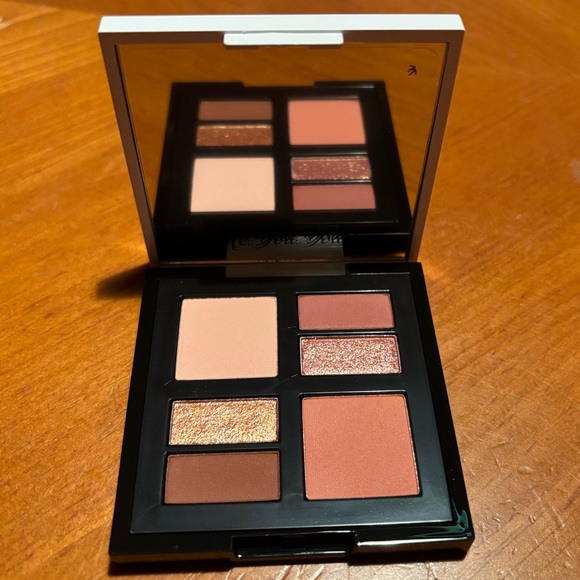 GXVE Eye See In Color Multidimensional Eyeshadow Palette - Picture 4 of 16